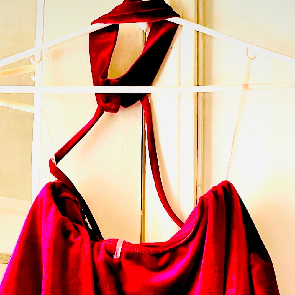 Red velvet dress perfect for the holidays! Size small. Above the knee.